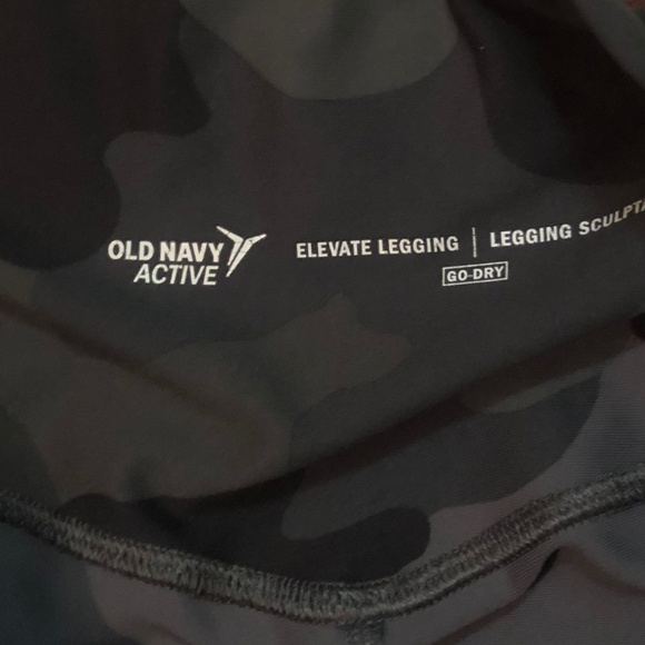 Old Navy Active size large camouflage leggings, soft and comfortable for workout - Picture 2 of 6